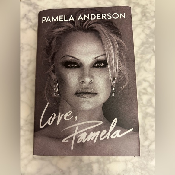 Love, Pamela book by Pamela Anderson - Picture 1 of 2
